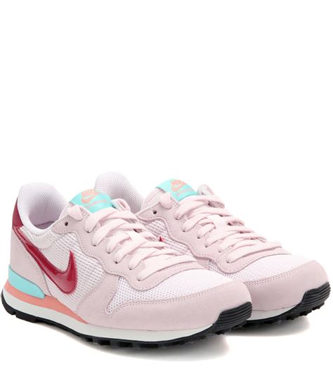 Nike Pink Internationalist. Nike.com